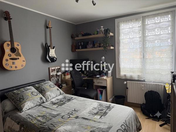 Appartement
         4 pièces
        - 82 m² 360 000 € *