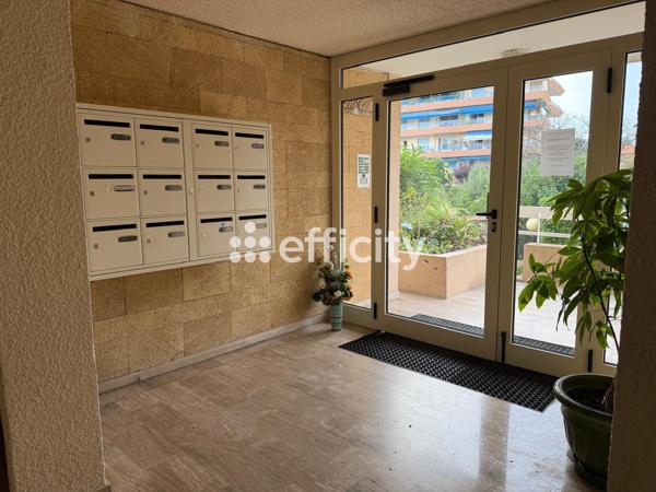 Appartement
         4 pièces
        - 82 m² 360 000 € *