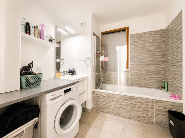 Appartement
         3 pièces
        - 70 m² Exclusivité 350 000 € *