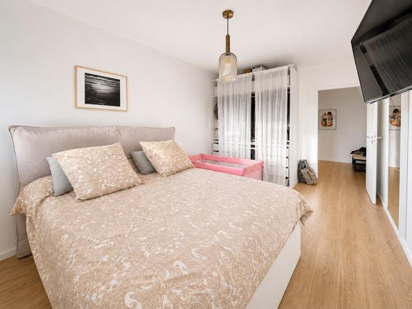 Appartement
         3 pièces
        - 70 m² Exclusivité 350 000 € *