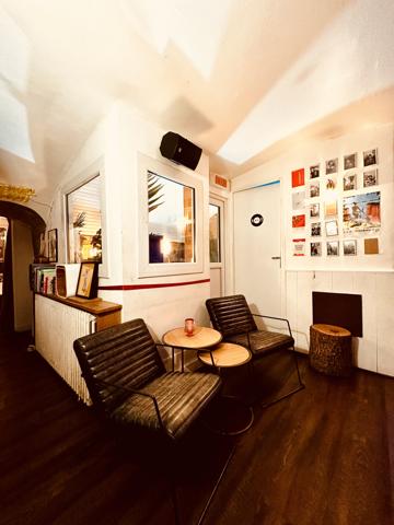 Fonds De Commerce
        
        - 140 m² 380 000 € *