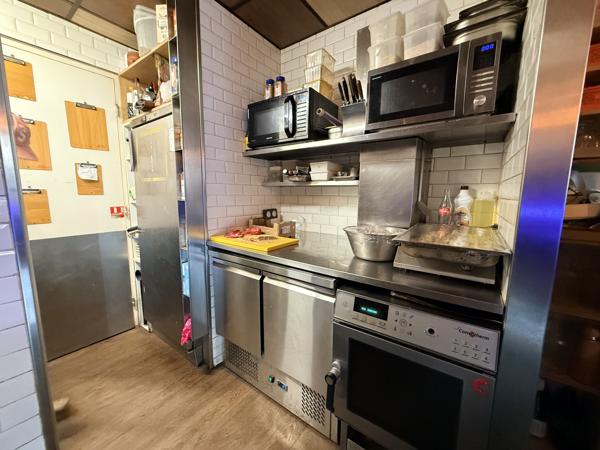 Fonds De Commerce
        
        - 140 m² 380 000 € *
