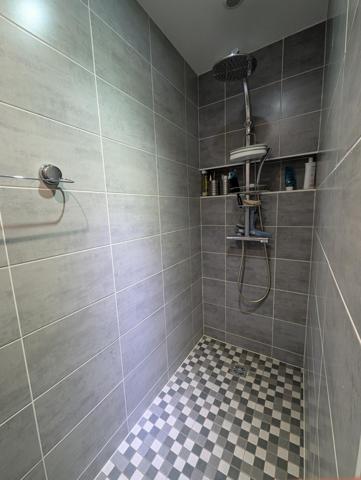 Rare à St Bonnet de Mure le Haut : maison plain-pied 6 pièces avec piscine, pergola bioclimatique et véranda