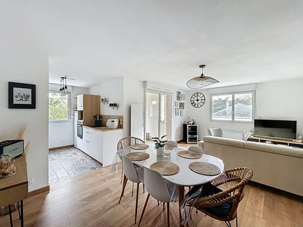 Appartement T3 avec terrasse couverte et place de parking