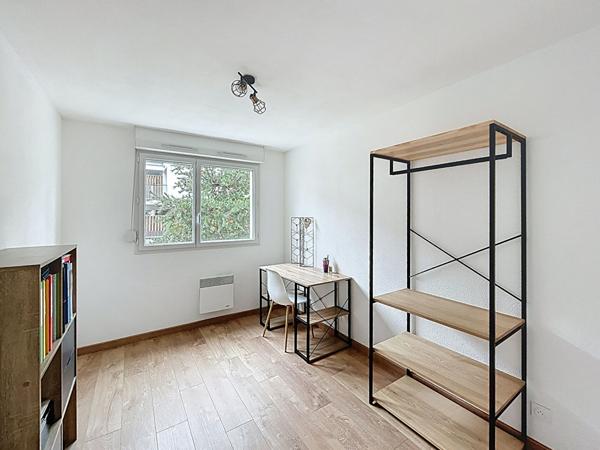 Appartement T3 avec terrasse couverte et place de parking