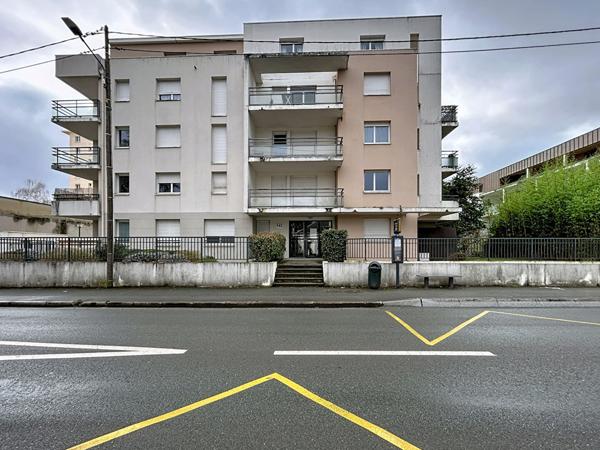 Appartement T3 avec terrasse couverte et place de parking