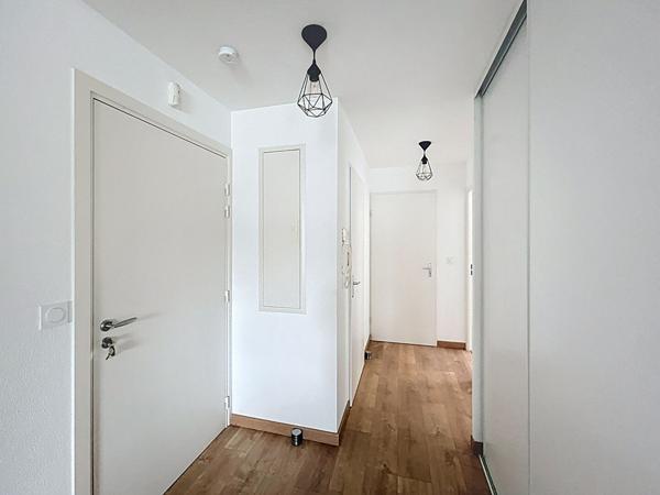 Appartement T3 avec terrasse couverte et place de parking