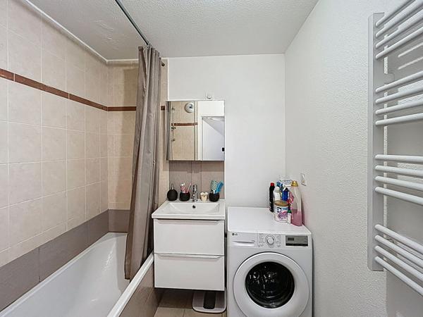 Appartement T3 avec terrasse couverte et place de parking