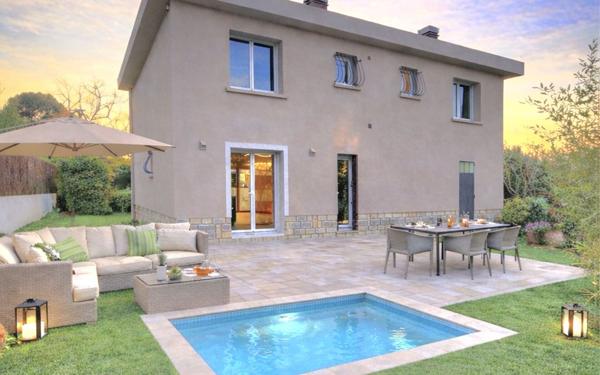 Maison à vendre    6 pièces • 142 m2 Le Pradet