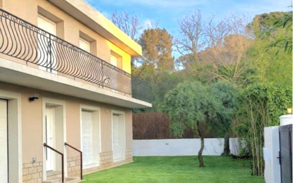 Maison à vendre    6 pièces • 142 m2 Le Pradet