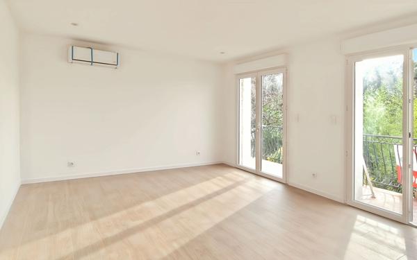 Maison à vendre    6 pièces • 142 m2 Le Pradet