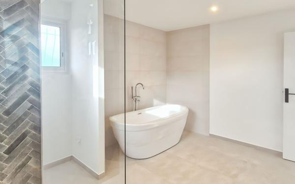Maison à vendre    6 pièces • 142 m2 Le Pradet