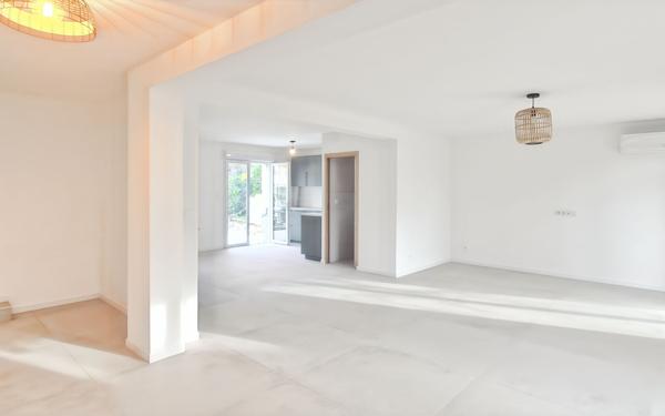 Maison à vendre    6 pièces • 142 m2 Le Pradet