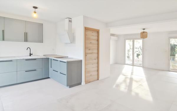 Maison à vendre    6 pièces • 142 m2 Le Pradet