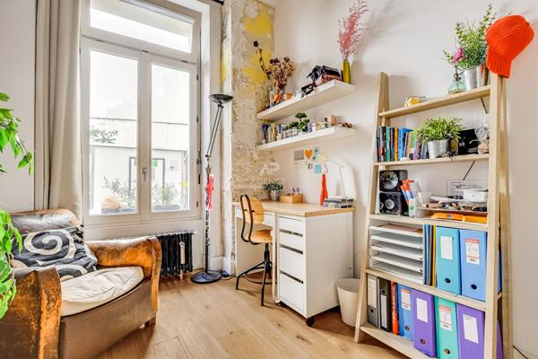 PARIS 9EME - METRO POISSONNIERE - RUE SEMARD / ANCIEN ATELIER-LOFT 1 100 000 € **  - Référence  6834-SB