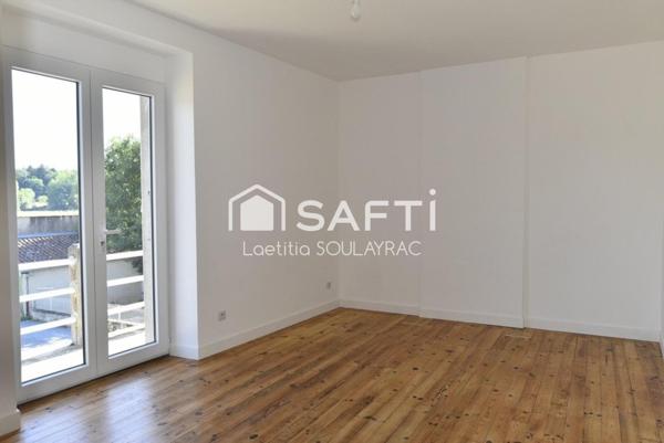 Maison de village rénovée de 108m² avec garage et jardin.