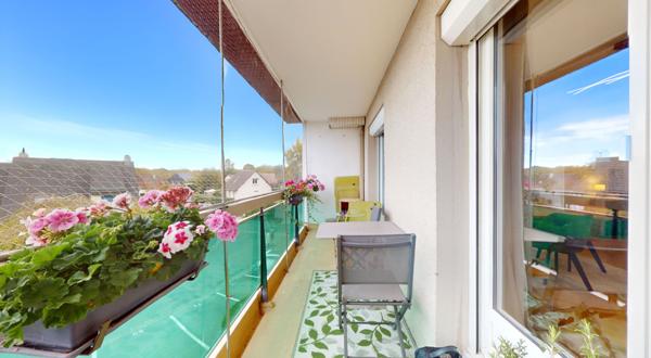 Caen - F4 de 75 m2 refait à neuf avec stationnement et double balcon