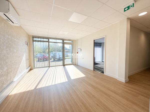 Local commercial 8 pièces 146 m2