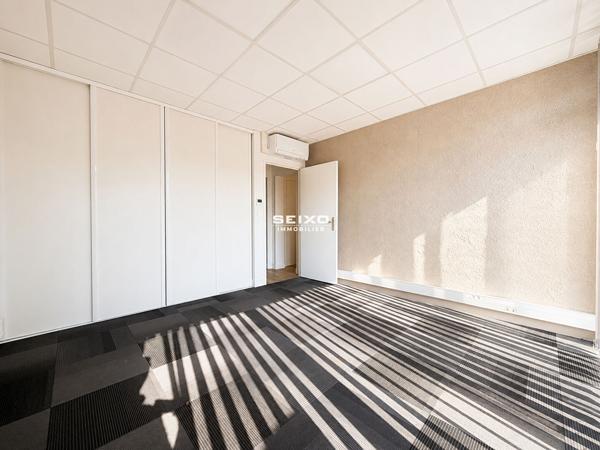Local commercial 8 pièces 146 m2