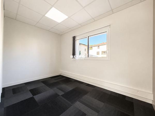 Local commercial 8 pièces 146 m2