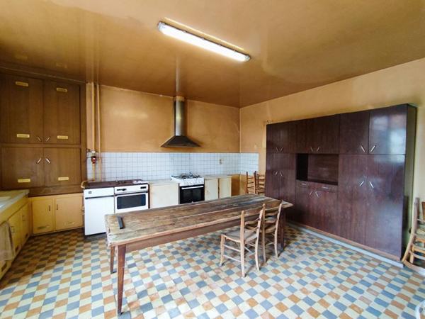 Maison de pays  4 pièces 85 m2 grandes dépendances
