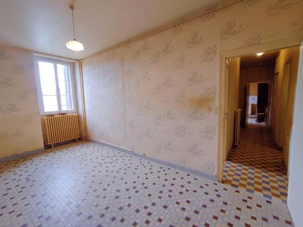 Maison de pays  4 pièces 85 m2 grandes dépendances