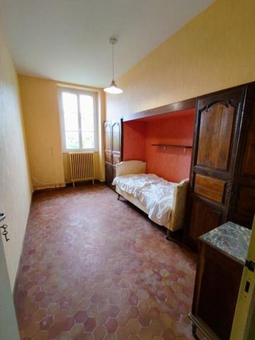 Maison de pays  4 pièces 85 m2 grandes dépendances