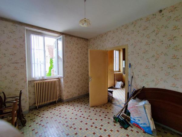 Maison de pays  4 pièces 85 m2 grandes dépendances