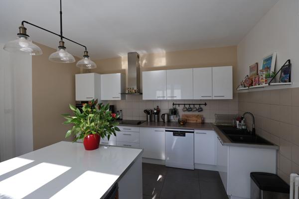 Maison 3 niveaux avec jardin proche Grenoble