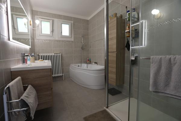 Maison 3 niveaux avec jardin proche Grenoble