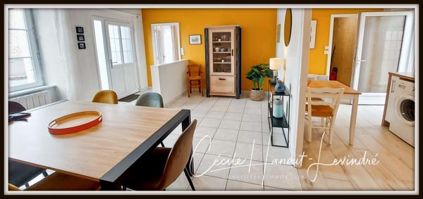 Saint-Marcan (35120) SAINT-MARCAN . Bourg. Maison en pierre 110 m² avec dépendances et courette.