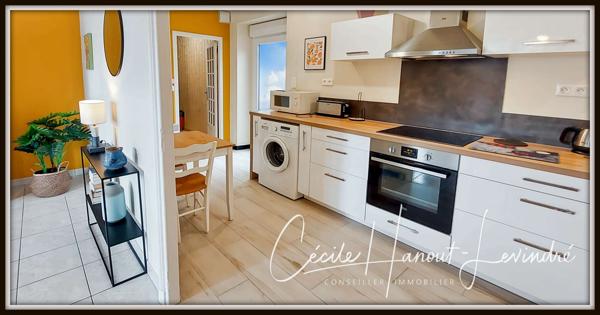 Saint-Marcan (35120) SAINT-MARCAN . Bourg. Maison en pierre 110 m² avec dépendances et courette.