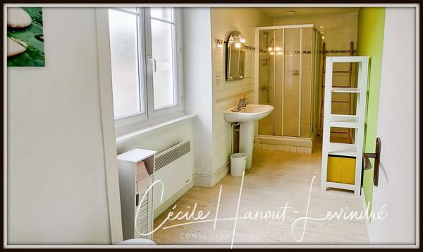 Saint-Marcan (35120) SAINT-MARCAN . Bourg. Maison en pierre 110 m² avec dépendances et courette.