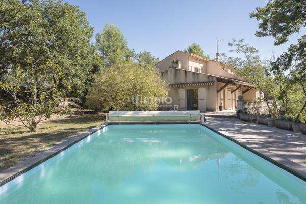 Belle maison familiale avec piscine sur 3900m2 arborés plein sud.