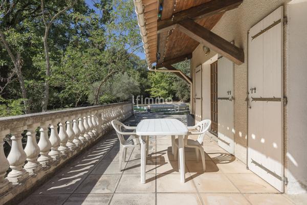 Belle maison familiale avec piscine sur 3900m2 arborés plein sud.