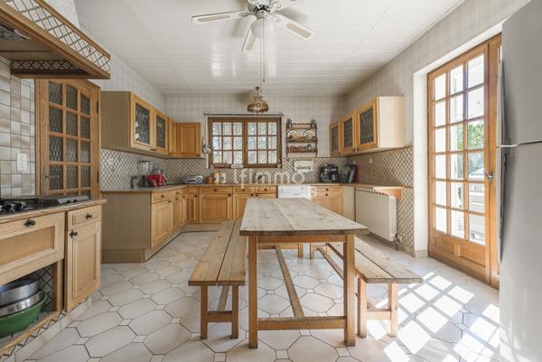Belle maison familiale avec piscine sur 3900m2 arborés plein sud.