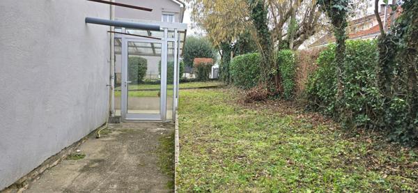 Maison de ville, de type 5, sous-sol, garage et jardin clos de 317 m²