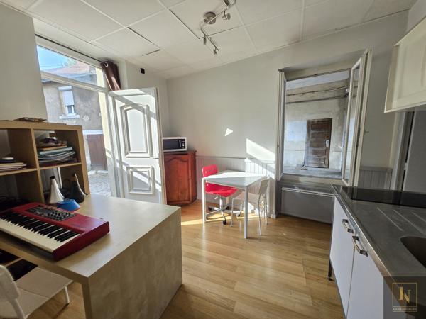 Appartement
                                                                                                                                                                                                                                                                                                                        1 pièce(s)                                                                                                                                                                                                          1 chambre(s)                                                                                                                                                                                                          18.37  m²