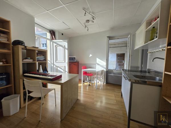 Appartement
                                                                                                                                                                                                                                                                                                                        1 pièce(s)                                                                                                                                                                                                          1 chambre(s)                                                                                                                                                                                                          18.37  m²