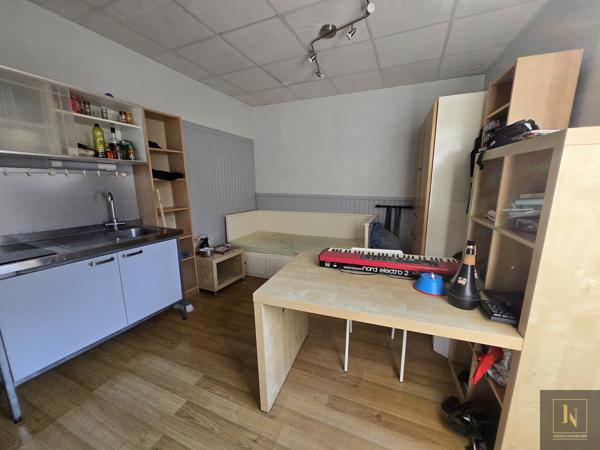 Appartement
                                                                                                                                                                                                                                                                                                                        1 pièce(s)                                                                                                                                                                                                          1 chambre(s)                                                                                                                                                                                                          18.37  m²