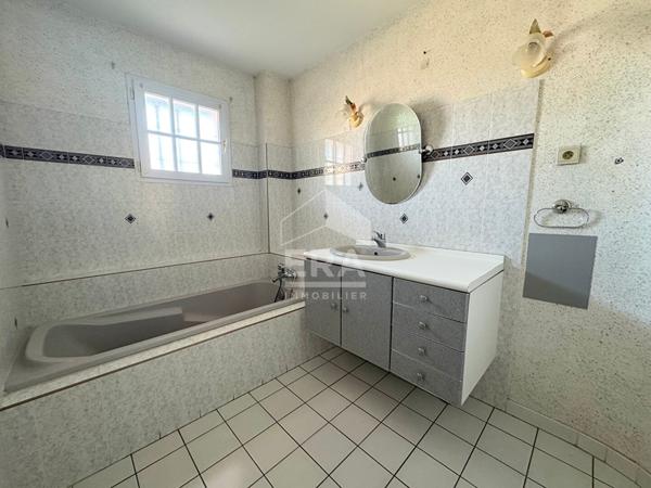 Maison 5 pièces avec garage et piscine à vendre à Perpignan quartier "Clos-Banet"