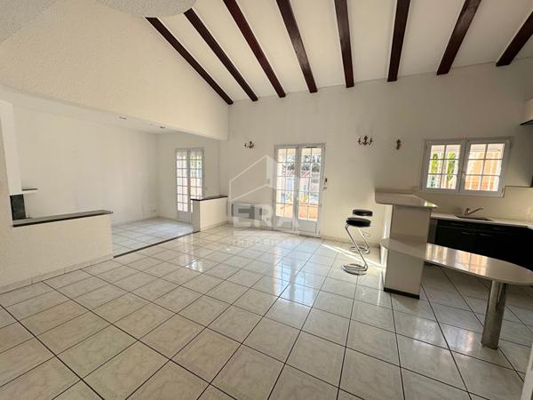 Maison 5 pièces avec garage et piscine à vendre à Perpignan quartier "Clos-Banet"