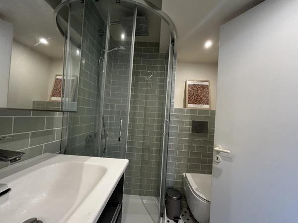 Vente                                                      Studio
                        
                     1 pièces                      24 m2                     à Paris 19