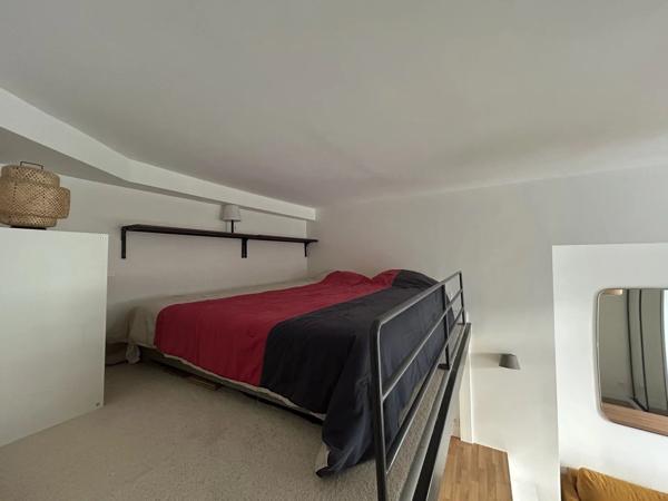 Vente                                                      Studio
                        
                     1 pièces                      24 m2                     à Paris 19