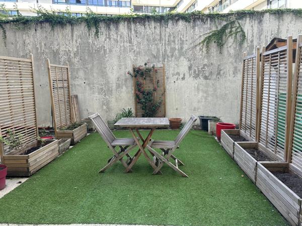 Vente                                                      Studio
                        
                     1 pièces                      24 m2                     à Paris 19