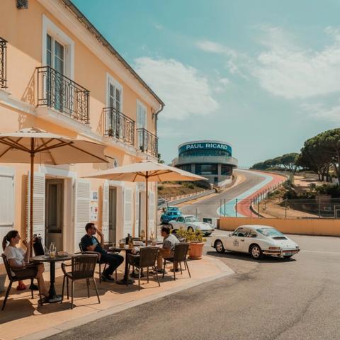 Var (83), à vendre SECTEUR LE CASTELLET Hôtel Bureau 21 Chambres, CA 230KE