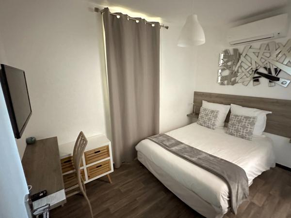 Var (83), à vendre SECTEUR LE CASTELLET Hôtel Bureau 21 Chambres, CA 230KE