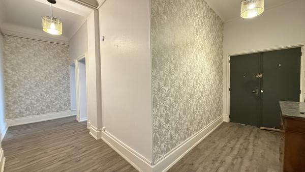 Appartement T3 face au parc des Sources à Vichy avec balcon et ascenseur