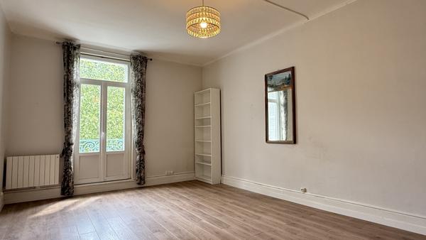 Appartement T3 face au parc des Sources à Vichy avec balcon et ascenseur