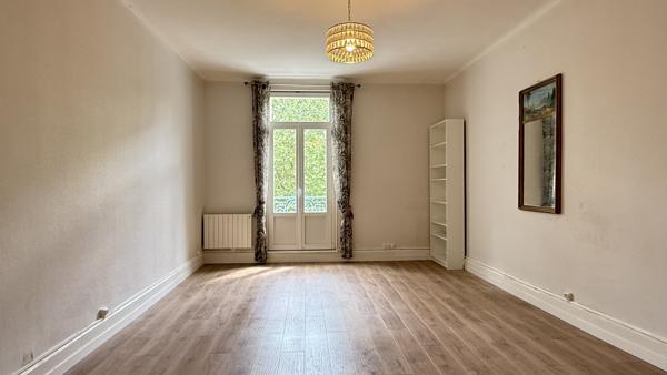 Appartement T3 face au parc des Sources à Vichy avec balcon et ascenseur